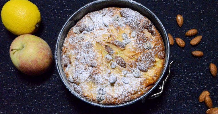 TORTA DI MELE, UVETTA E MANDORLE