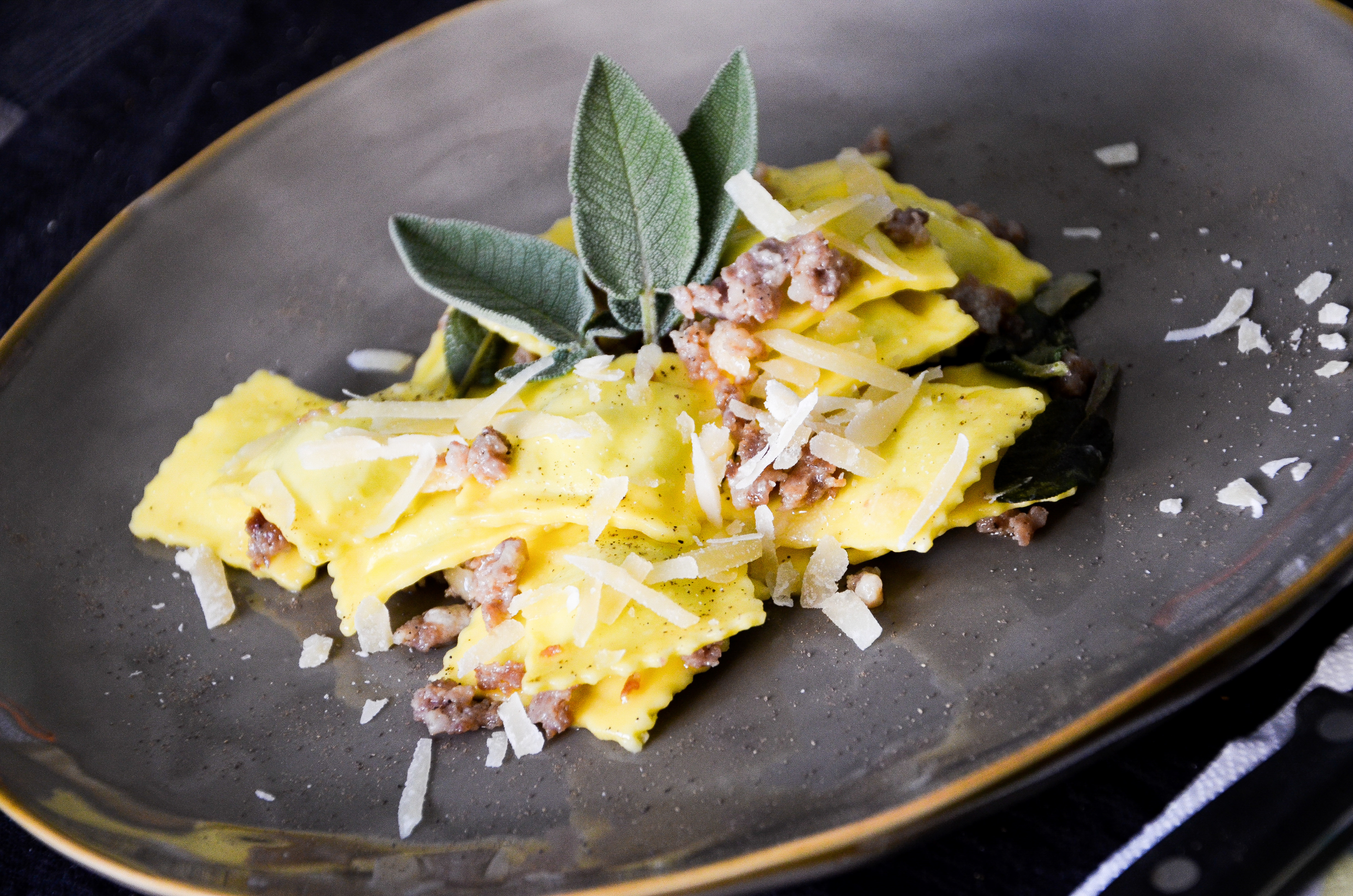 RAVIOLI SALVIA,SALSICCIA E PECORINO STAGIONATO